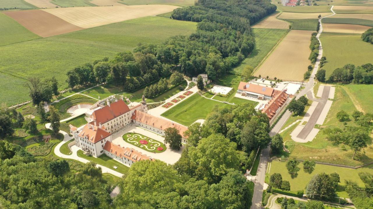 Schloss Thalheim Sankt Poelten Luaran gambar